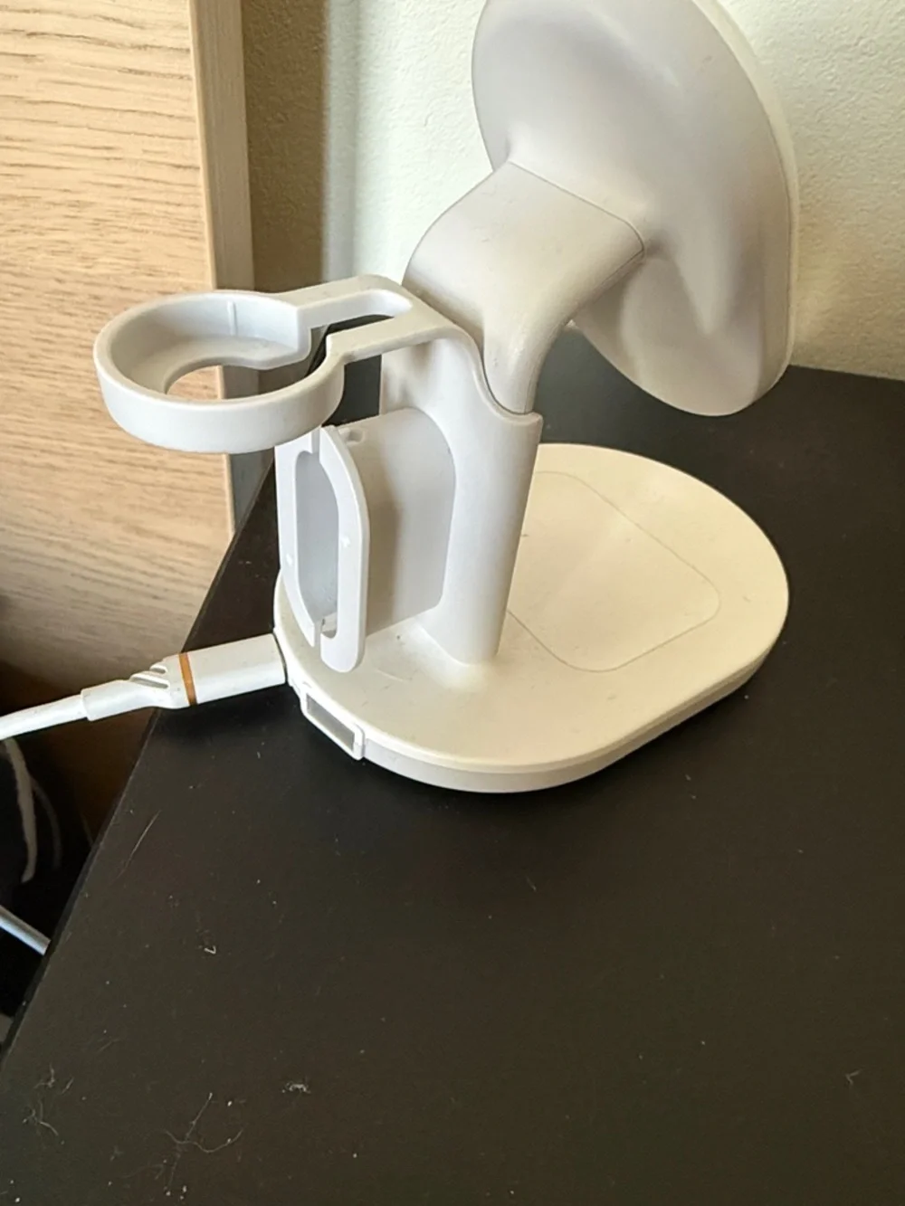 Otterbox Multi-Device Charging Stand IPhone, AirPods, Watch w/ Lightning Cable
